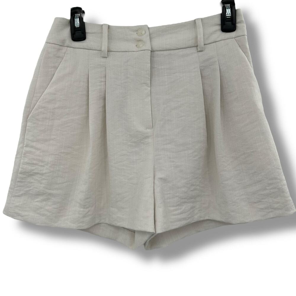 BCBG White High-Waist Pleated Shorts - Picture 3 of 8